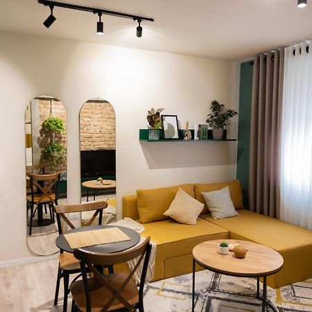 Three Doors Apartments, Kiwi 1+1 Apartment Тирана Екстер'єр фото
